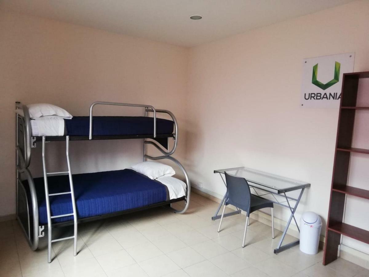 Pensión Urbania Hostels *
